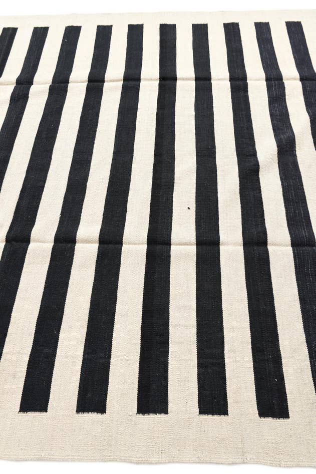 Detail image of 6' 7 x 9' 7 Hand Woven Kilim Modern Wool Rug
