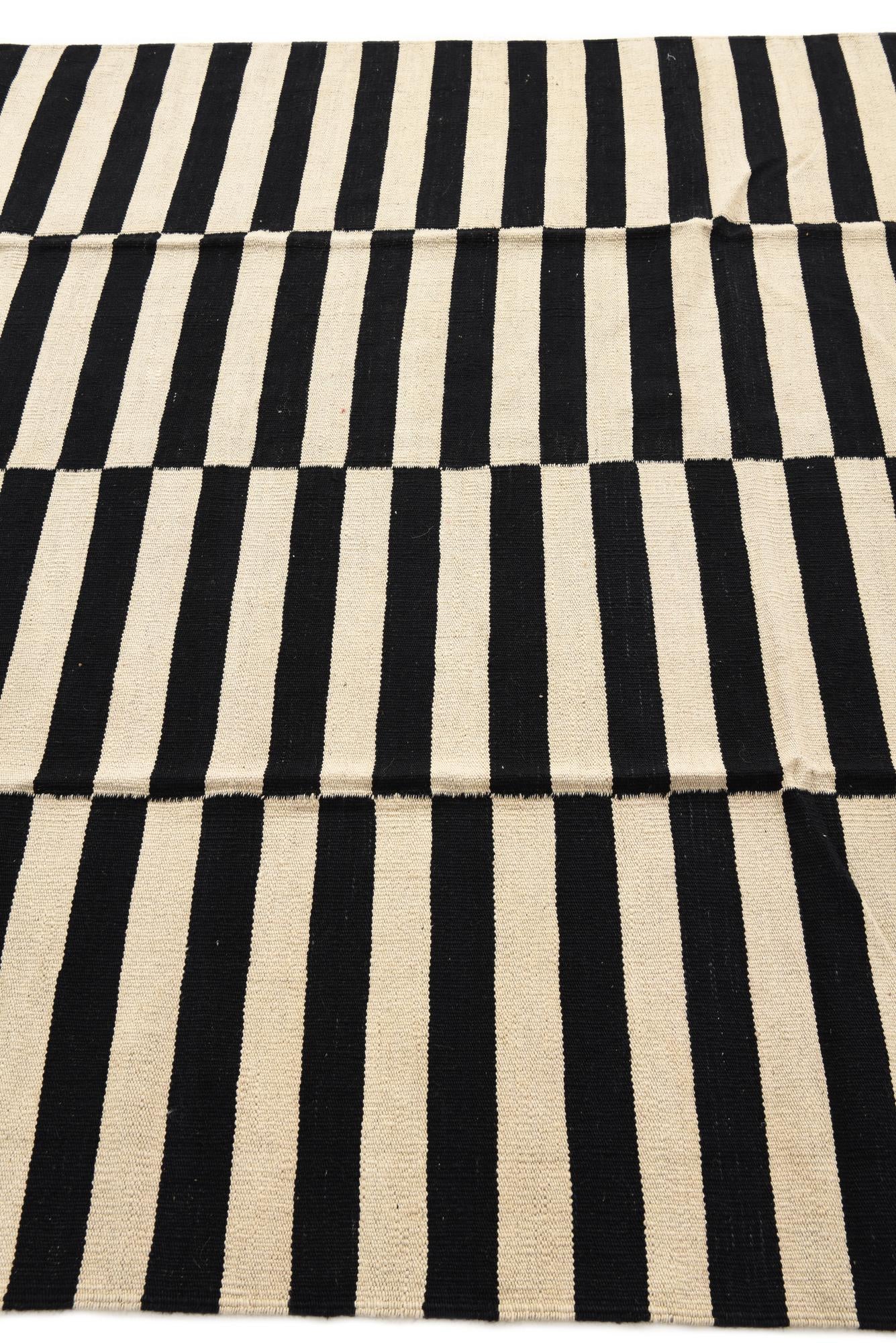 5' 9 x 7' 8 Hand Woven Kilim Modern Wool Rug