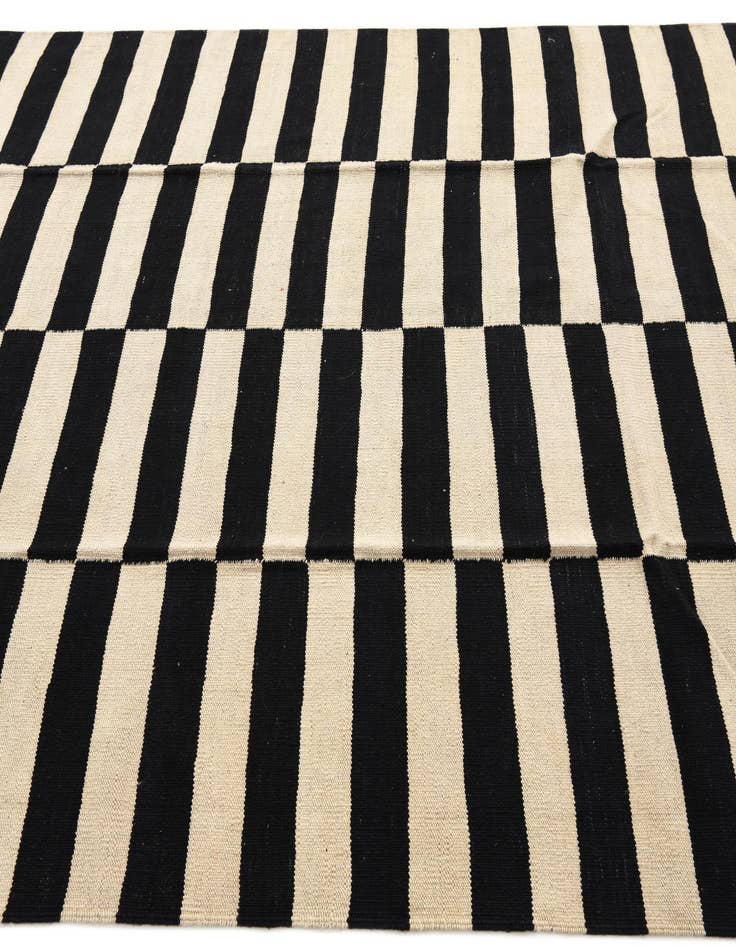 Detail image of 5' 9 x 7' 8  Hand Woven Kilim Modern Wool Rug