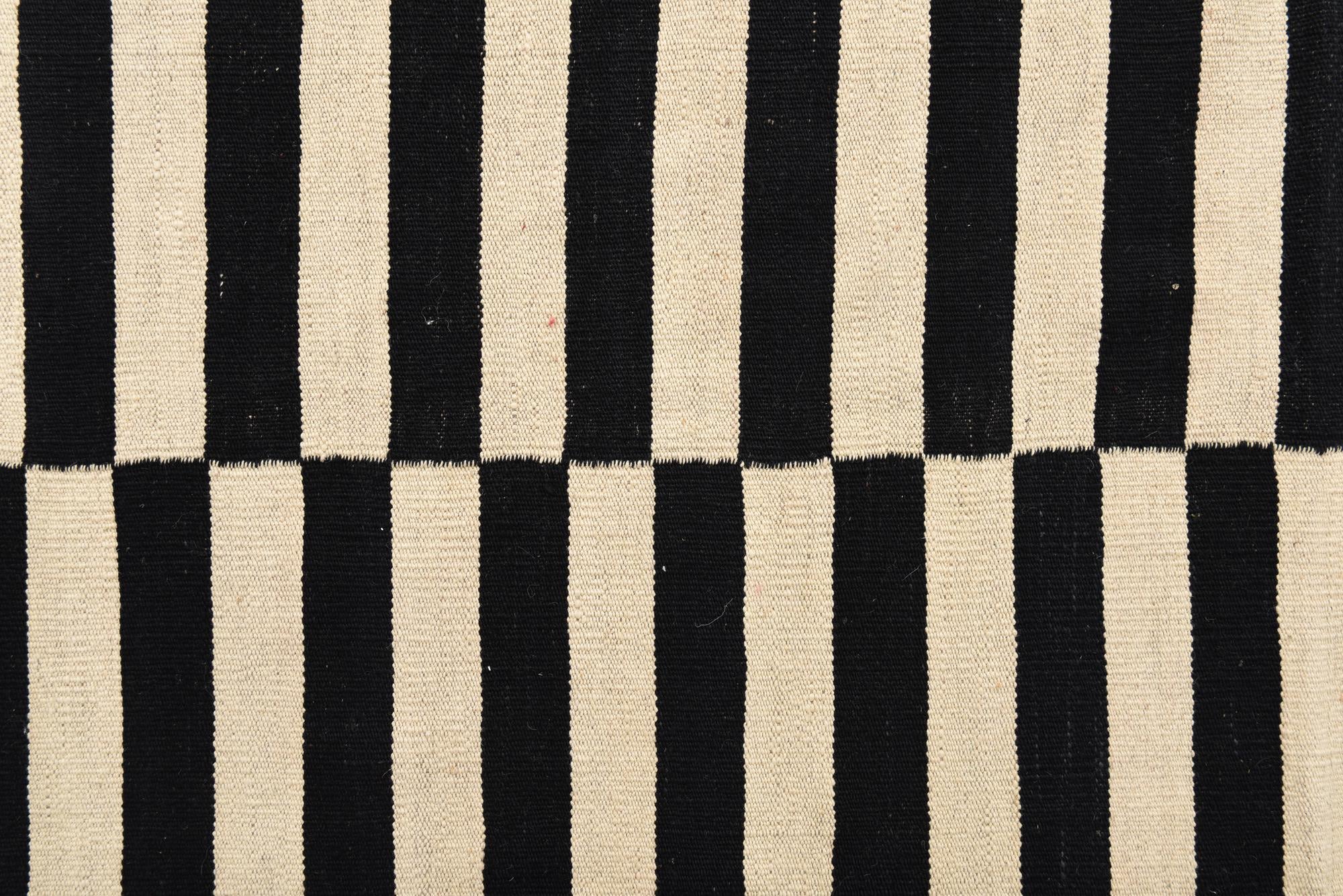 5' 9 x 7' 8 Hand Woven Kilim Modern Wool Rug