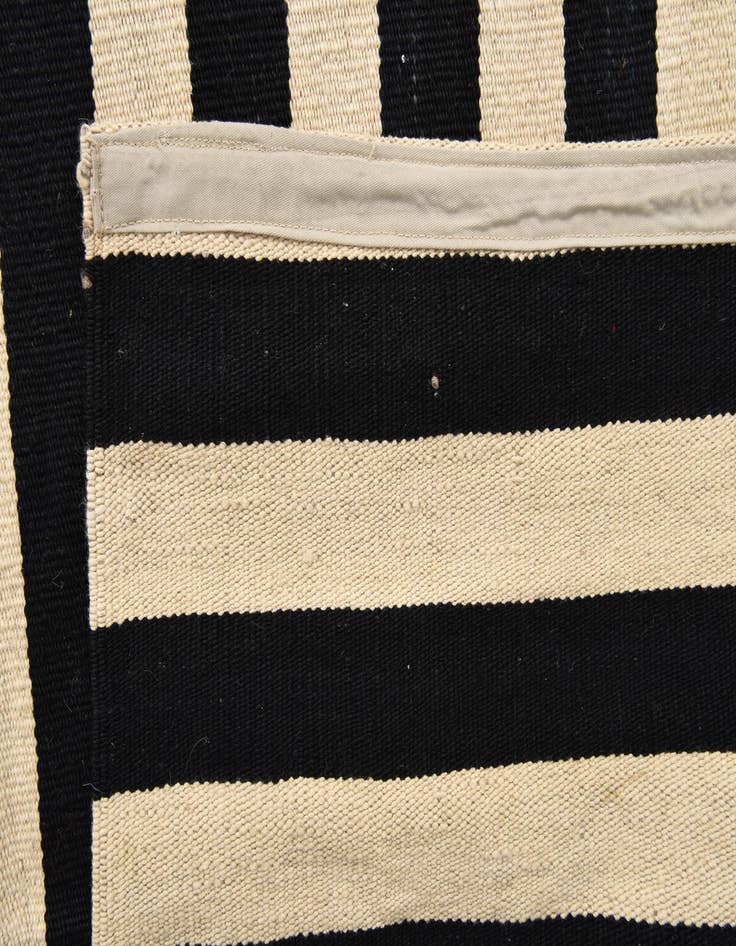 Detail image of 5' 9 x 7' 8  Hand Woven Kilim Modern Wool Rug