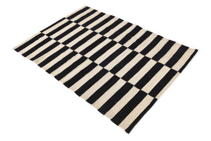Detail image of 3' 3 x 4' 8 Hand Woven Kilim Modern Wool Rug