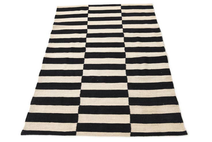 Detail image of 3' 3 x 4' 8 Hand Woven Kilim Modern Wool Rug