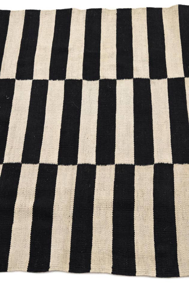 Detail image of 3' 3 x 4' 8 Hand Woven Kilim Modern Wool Rug