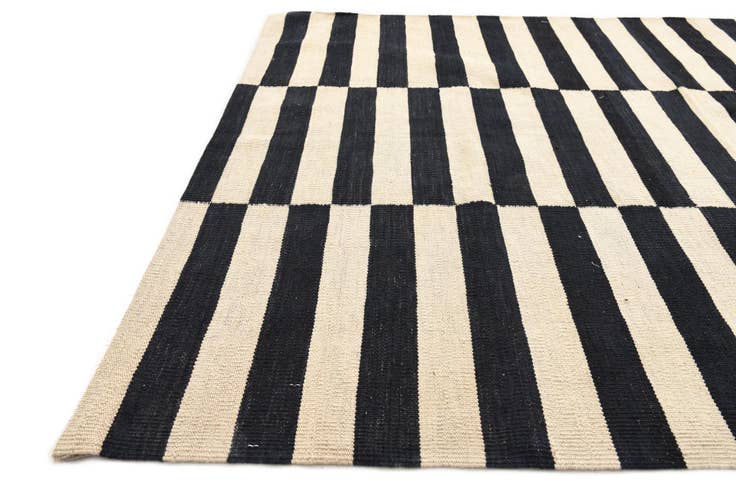 Detail image of 4' 2 x 6' 1 Hand Woven Kilim Modern Wool Rug