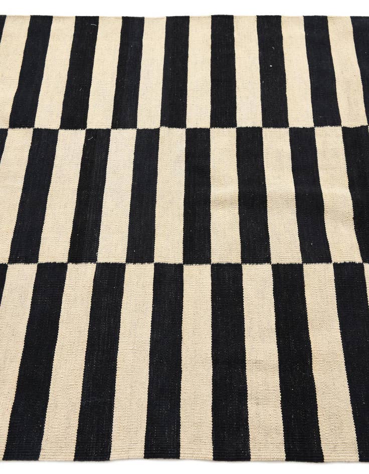 Detail image of 4' 2 x 6' 1  Hand Woven Kilim Modern Wool Rug