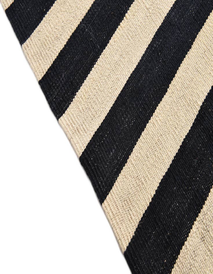 Detail image of 4' 2 x 6' 1  Hand Woven Kilim Modern Wool Rug