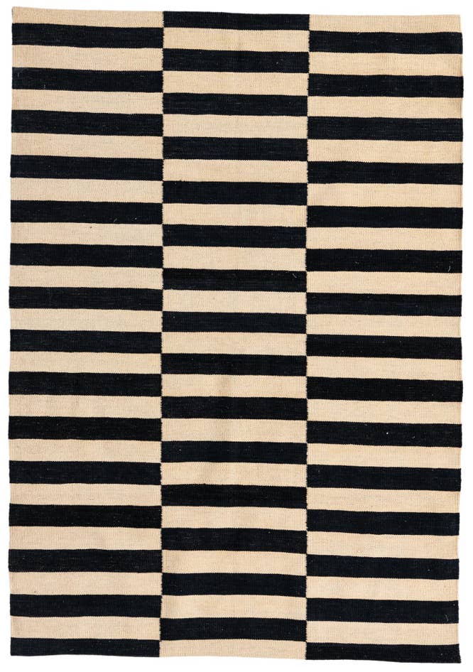 Detail image of 4' 2 x 6' 1 Hand Woven Kilim Modern Wool Rug