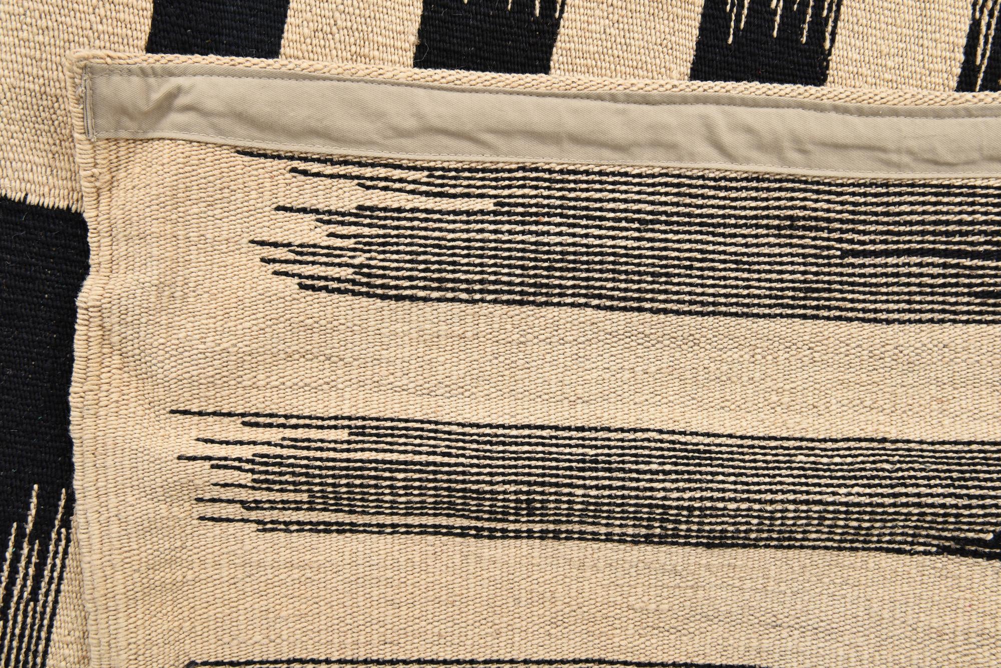 4' 2 x 6' Hand Woven Kilim Modern Wool Rug