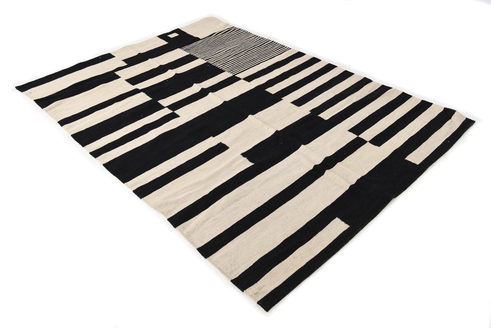 5' x 7' Hand Woven Kilim Modern Wool Rug