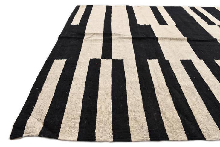 Detail image of 5' x 7' Hand Woven Kilim Modern Wool Rug
