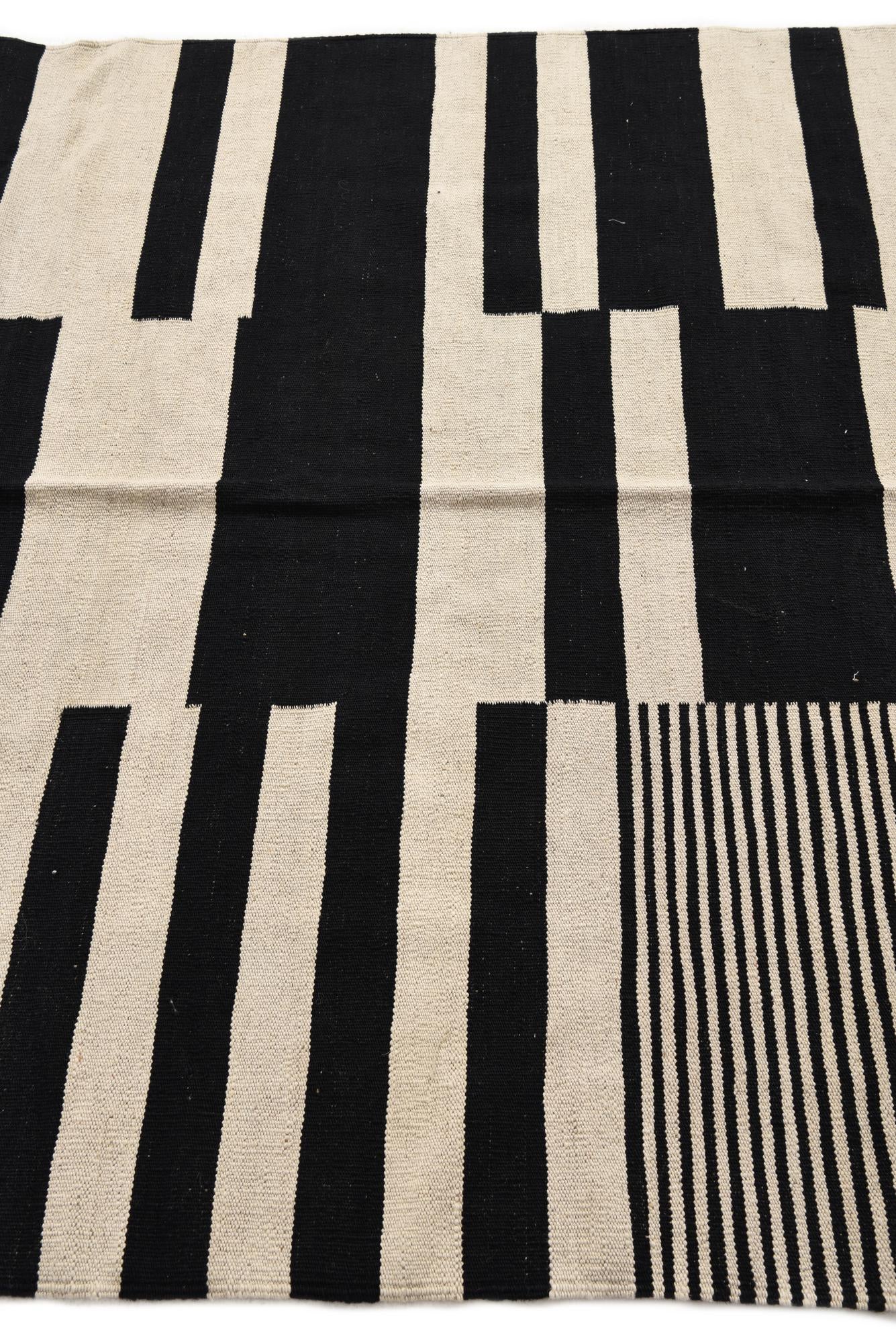 5' x 7' Hand Woven Kilim Modern Wool Rug