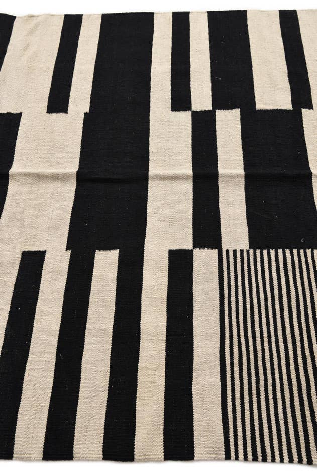 Detail image of 5' x 7' Hand Woven Kilim Modern Wool Rug