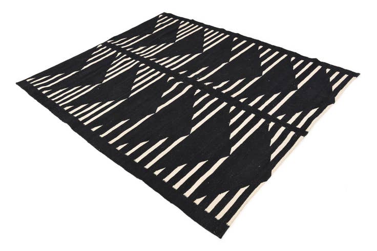 Detail image of 5' 3 x 6' 4 Hand Woven Kilim Modern Wool Rug