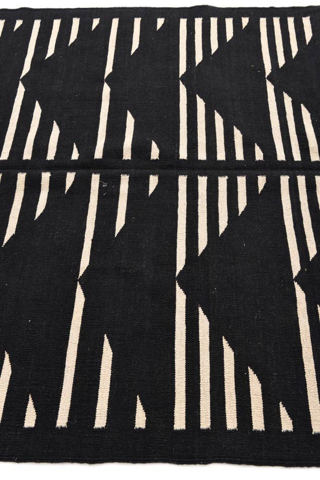 Detail image of 5' 3 x 6' 4 Hand Woven Kilim Modern Wool Rug