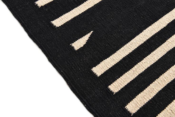 Detail image of 5' 3 x 6' 4 Hand Woven Kilim Modern Wool Rug
