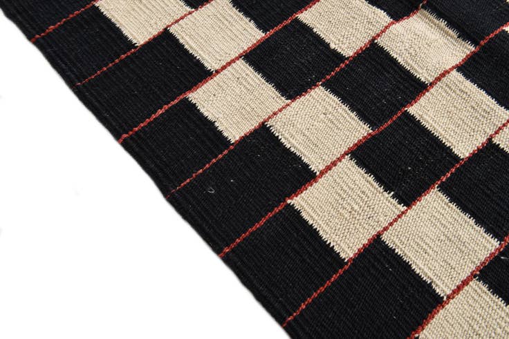 Detail image of 4' 5 x 5' 10 Hand Woven Kilim Modern Wool Rug