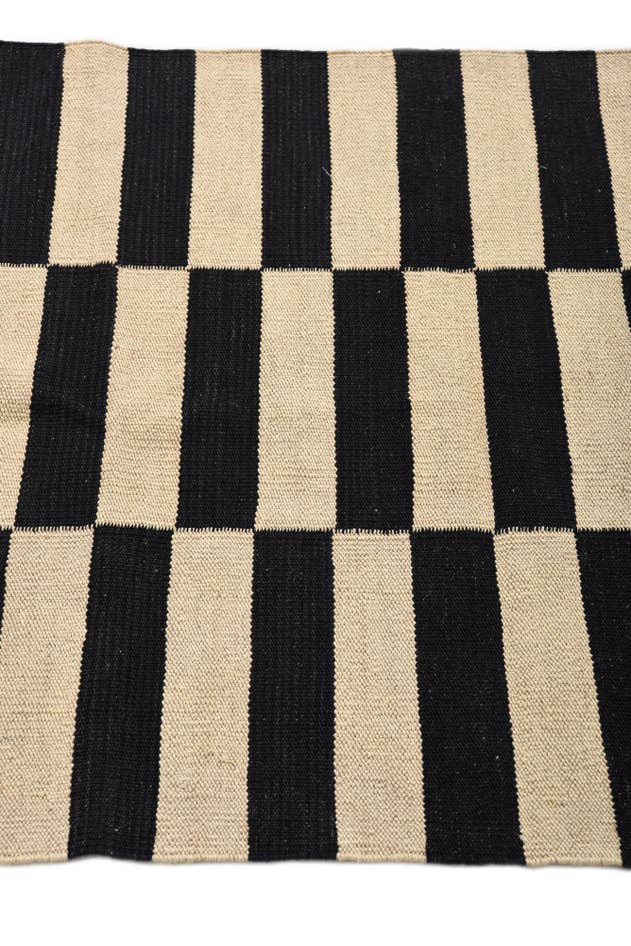 Detail image of 2' 7 x 3' 10 Hand Woven Kilim Modern Wool Rug
