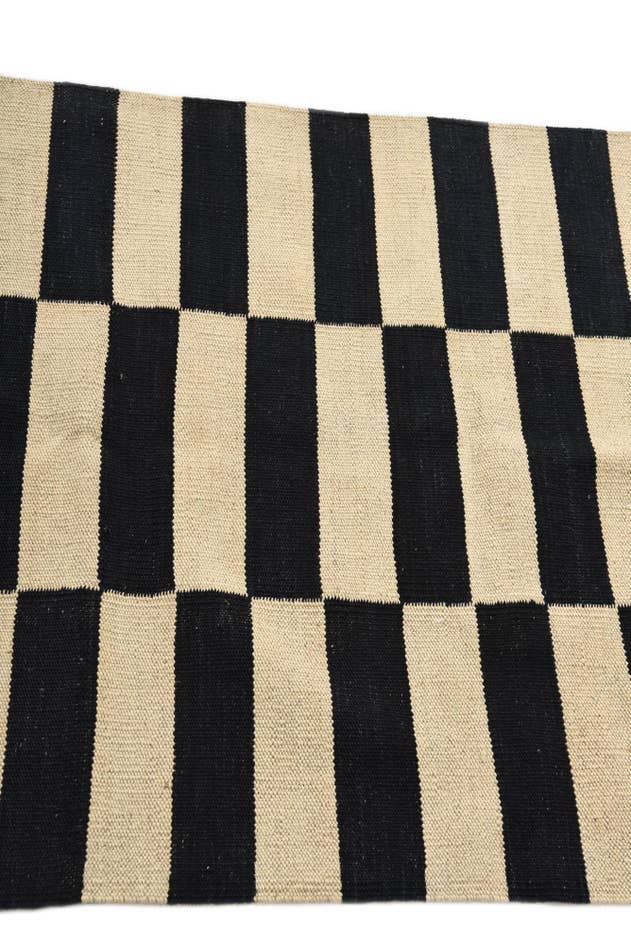 Detail image of 2' 7 x 4' Hand Woven Kilim Modern Wool Rug