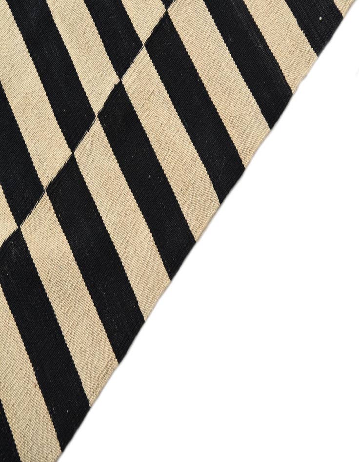 Detail image of 2' 7 x 4' Hand Woven Kilim Modern Wool Rug