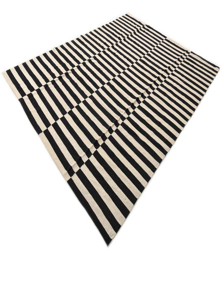 Detail image of 8' 1 x 11'  Hand Woven Kilim Modern Wool Rug