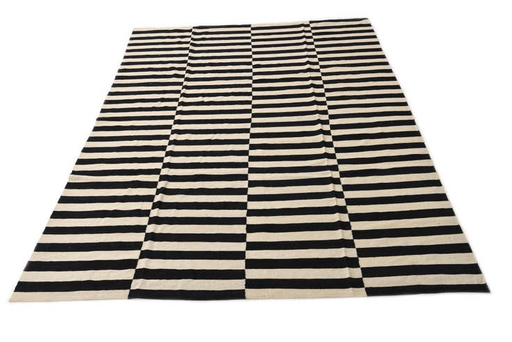 Detail image of 8' 1 x 11' Hand Woven Kilim Modern Wool Rug