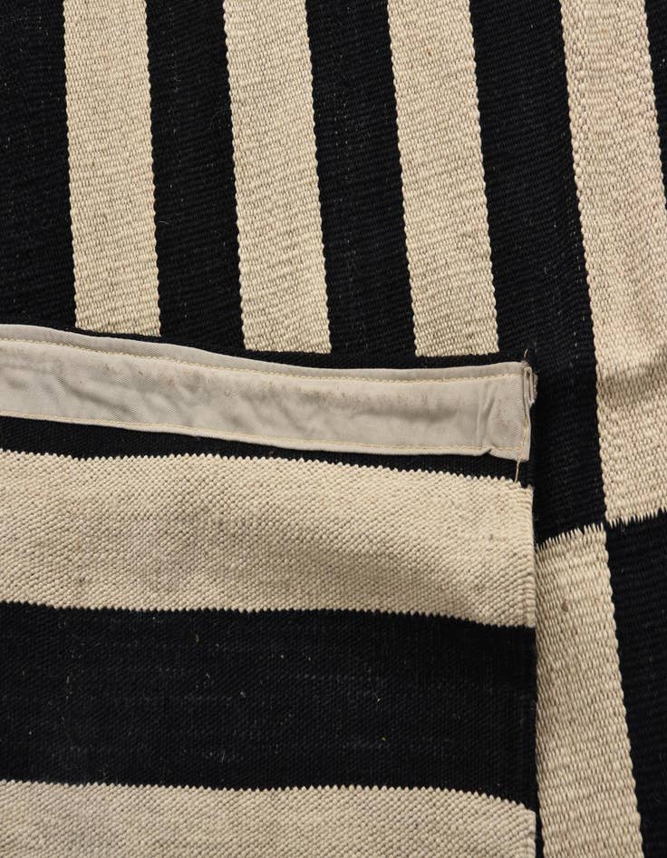 Detail image of 8' 1 x 11'  Hand Woven Kilim Modern Wool Rug