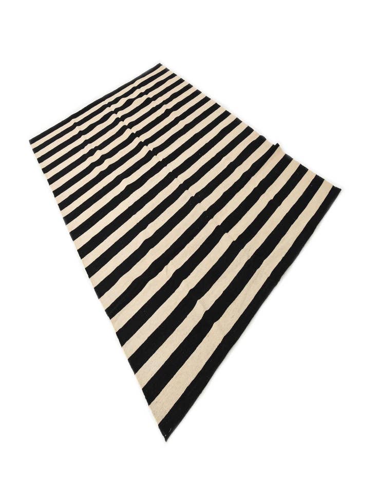 Detail image of 5' 6 x 8' 1  Hand Woven Kilim Modern Wool Rug