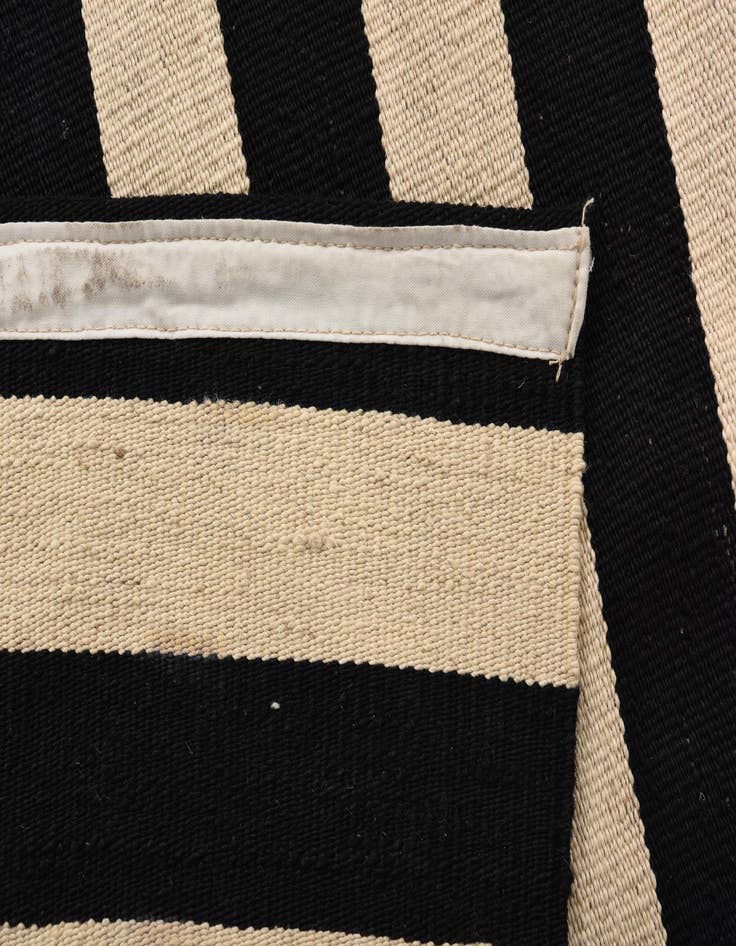 Detail image of 5' 6 x 8' 1  Hand Woven Kilim Modern Wool Rug