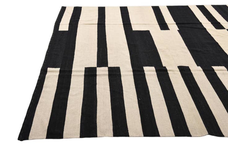 Detail image of 8' 5 x 11' 2 Hand Woven Kilim Modern Wool Rug