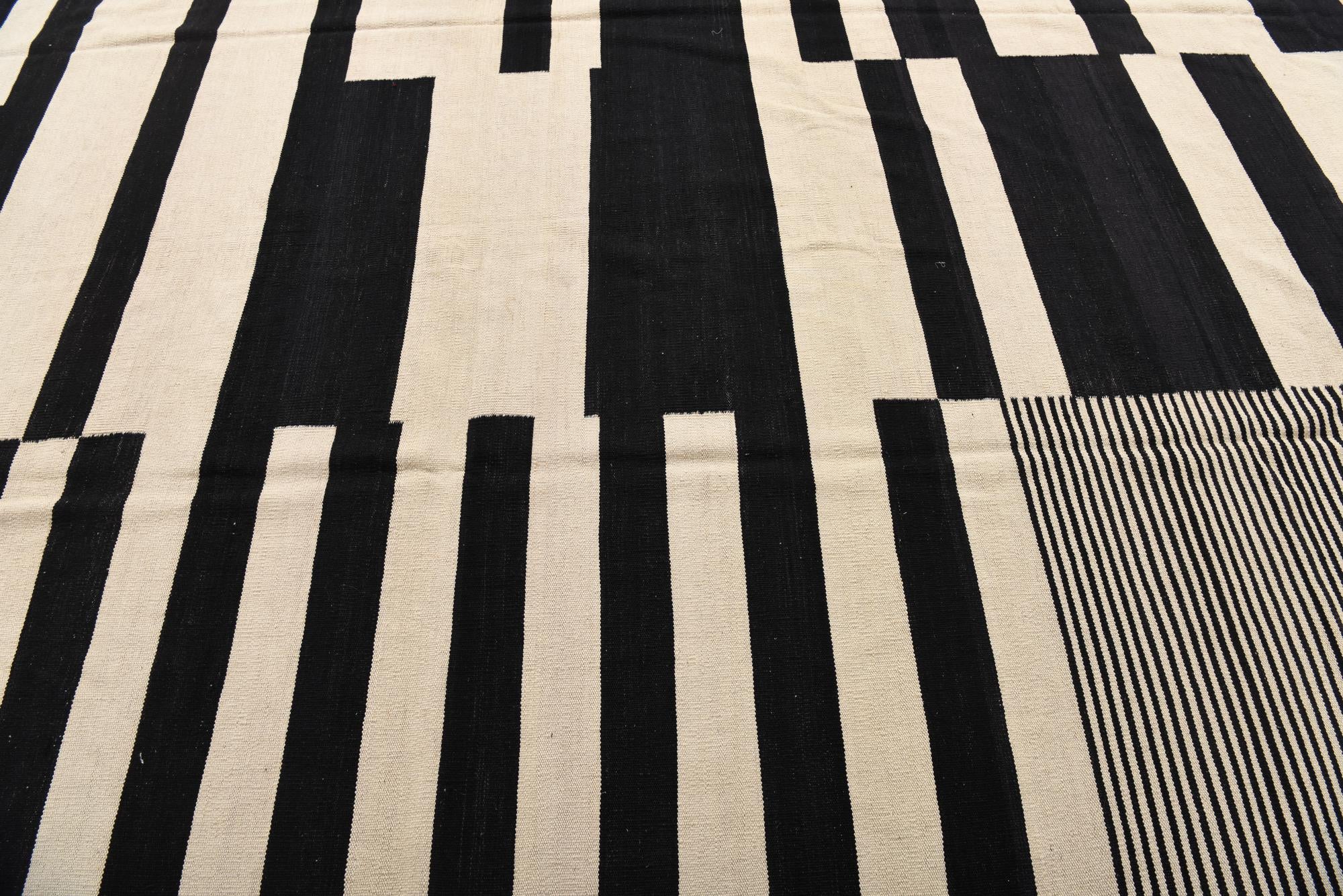 8' 5 x 11' 2 Hand Woven Kilim Modern Wool Rug