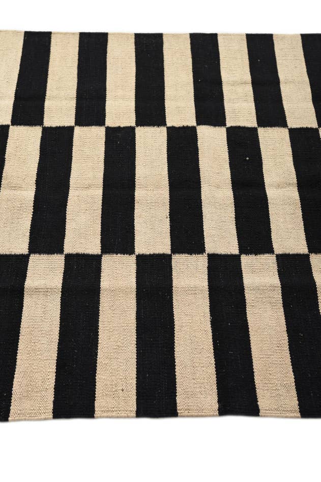 Detail image of 3' 3 x 4' 10 Hand Woven Kilim Modern Wool Rug