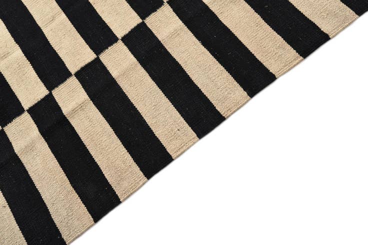 Detail image of 3' 3 x 4' 10 Hand Woven Kilim Modern Wool Rug