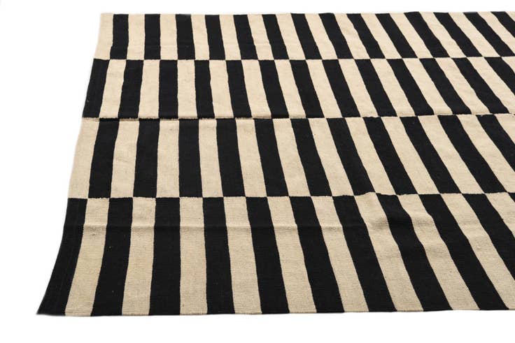 Detail image of 200cm x 285cm Hand Woven Kilim Modern Wool Rug