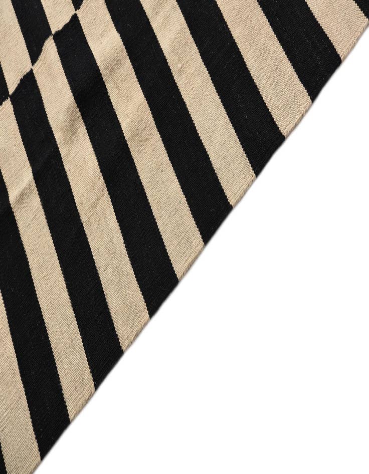 Detail image of 6' 7 x 9' 5  Hand Woven Kilim Modern Wool Rug