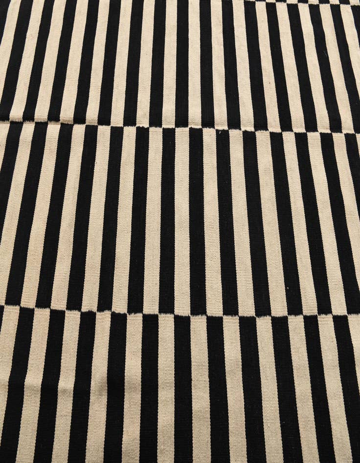 Detail image of 6' 7 x 9' 5  Hand Woven Kilim Modern Wool Rug