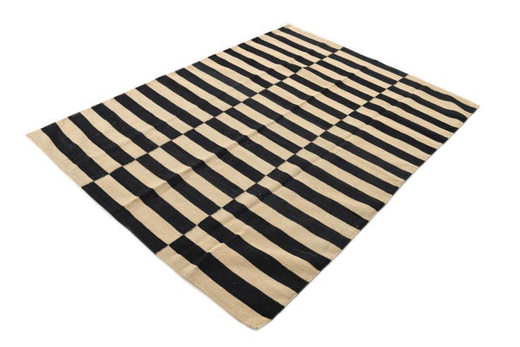 Detail image of 4' 2 x 5' 10 Hand Woven Kilim Modern Wool Rug