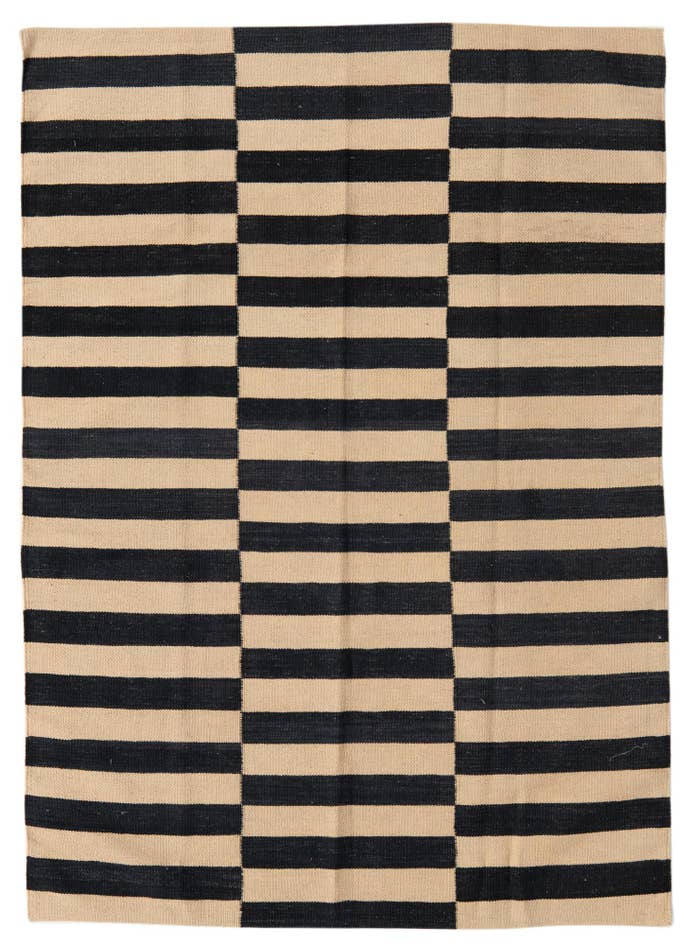Detail image of 4' 2 x 5' 10 Hand Woven Kilim Modern Wool Rug