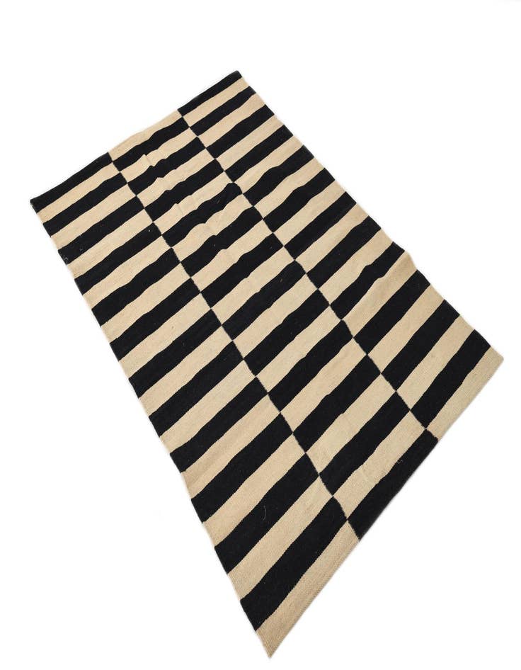 Detail image of 4' 2 x 5' 11  Hand Woven Kilim Modern Wool Rug