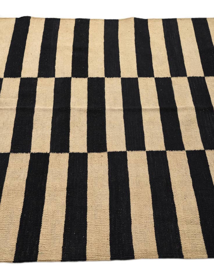 Detail image of 4' 2 x 5' 11  Hand Woven Kilim Modern Wool Rug