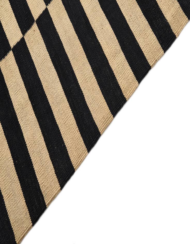 Detail image of 4' 2 x 5' 11  Hand Woven Kilim Modern Wool Rug