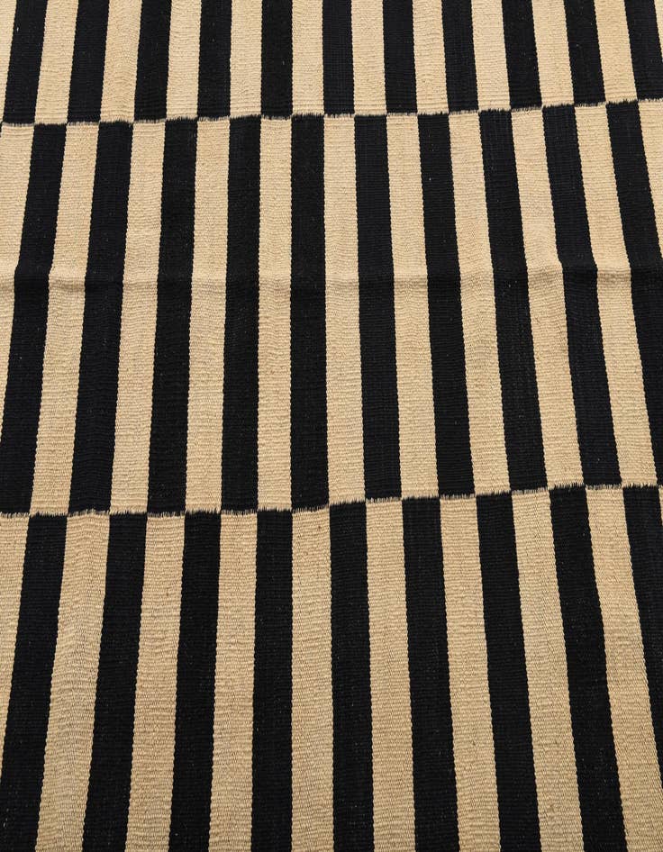 Detail image of 4' 2 x 5' 11  Hand Woven Kilim Modern Wool Rug