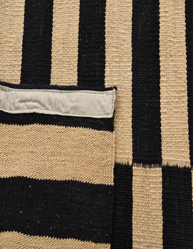 Detail image of 4' 2 x 5' 11  Hand Woven Kilim Modern Wool Rug
