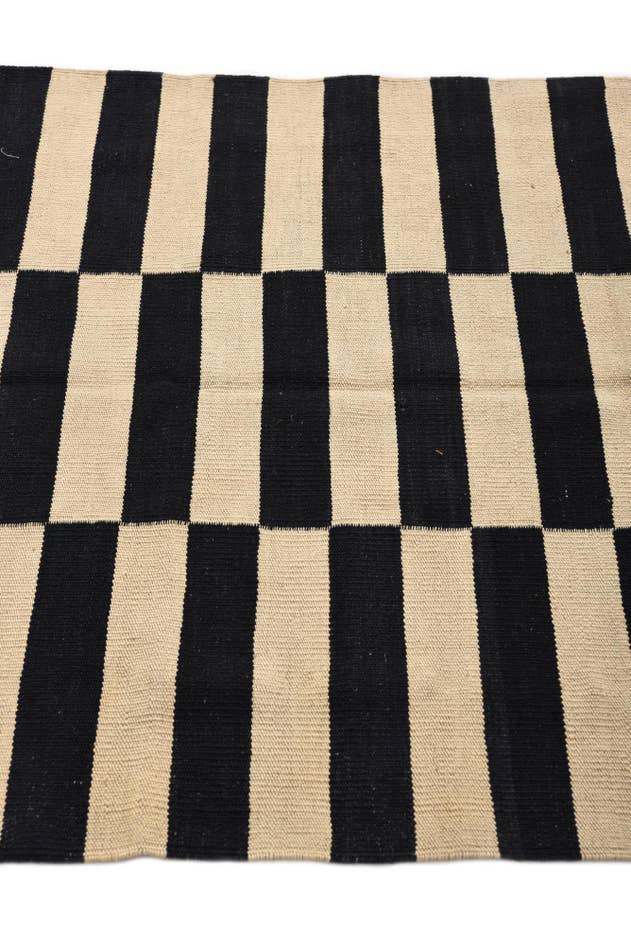 Detail image of 3' 3 x 4' 10 Hand Woven Kilim Modern Wool Rug
