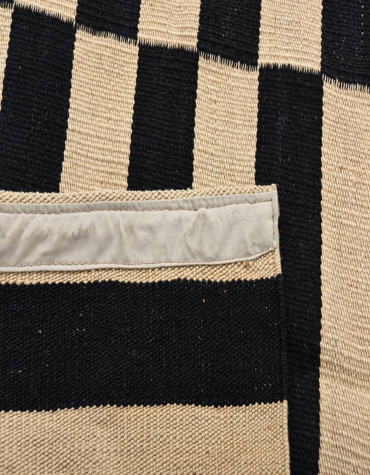 Detail image of 3' 3 x 4' 10  Hand Woven Kilim Modern Wool Rug