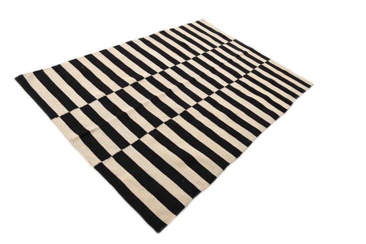 Detail image of 4' 3 x 6' Hand Woven Kilim Modern Wool Rug