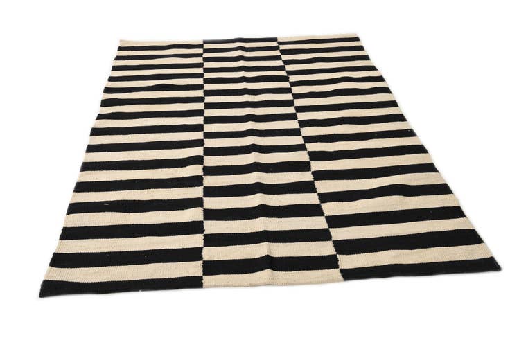 Detail image of 4' 3 x 6' Hand Woven Kilim Modern Wool Rug