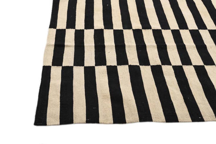 Detail image of 4' 3 x 6' Hand Woven Kilim Modern Wool Rug