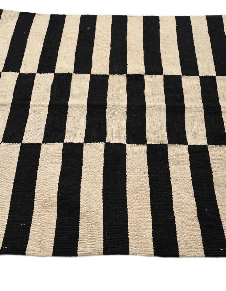 Detail image of 4' 3 x 6'  Hand Woven Kilim Modern Wool Rug