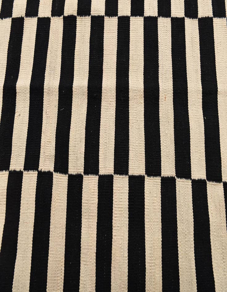 Detail image of 4' 3 x 6'  Hand Woven Kilim Modern Wool Rug